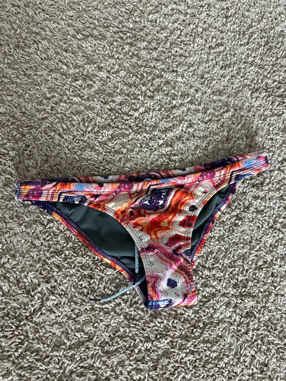 Jolyn Europe bikini bottom with ties size medium in a geode print